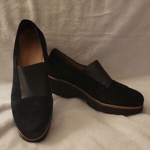 Pas de Rouge Black Suede Loafers